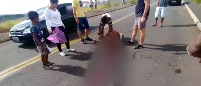  Violência: homem é espancado após ter urinado no meio da rua