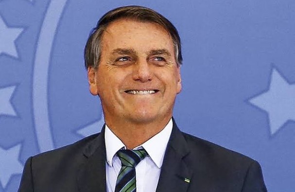  Bolsonaro promete isentar motos de pedágio em rodovias federais