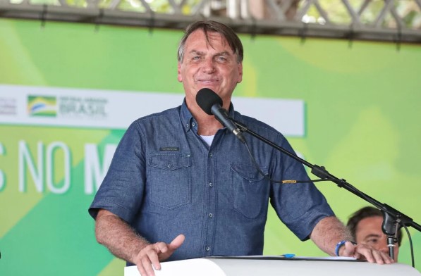  ‘Chapa em 2022 terá ladrão para presidente e vagabundo de vice’, diz Bolsonaro