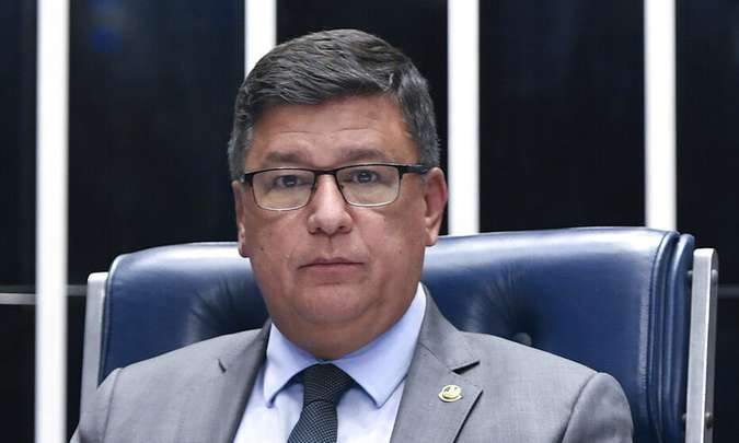  Senador de Minas Gerais Carlos Viana está internado com COVID-19