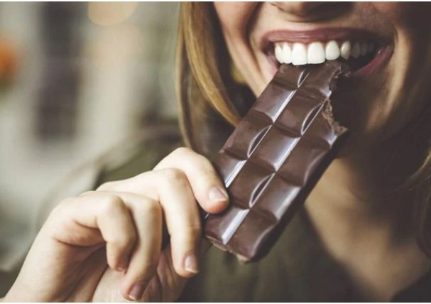  Pesquisa mostra que 30g de chocolate amargo ao dia traz felicidade
