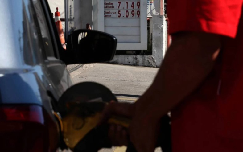  Petrobras anuncia redução do preço da gasolina em R$ 0,10 por litro