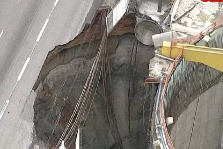  Vídeo: Obra do Metrô cede asfalto e abre cratera na Marginal Tietê em SP