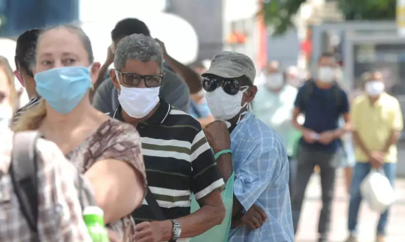  Minas Gerais acaba com recomendação pelo uso de máscaras ao ar livre