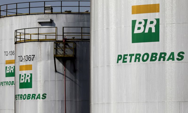 Petrobras reajusta diesel em 8,9% com aumento de R$ 0,40 no litro