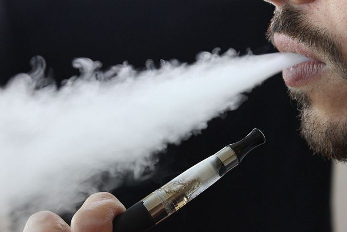  Anvisa pode manter cigarro eletrônico proibido ainda este ano
