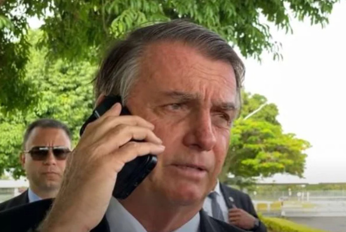  Bolsonaro liga para irmãos de petista assassinado e faz criticas à esquerda